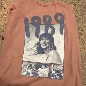1989 (Taylor’s Version) XL pink crewneck